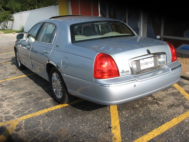 Lincoln Town Car DOWN 4.9 WAC Sedan