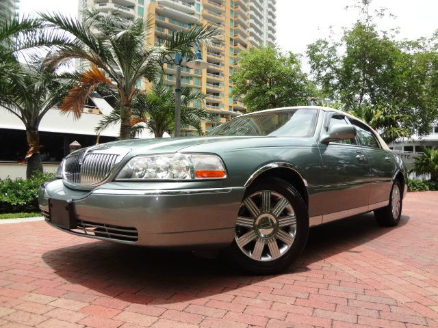 Lincoln Town Car 2005 photo 1