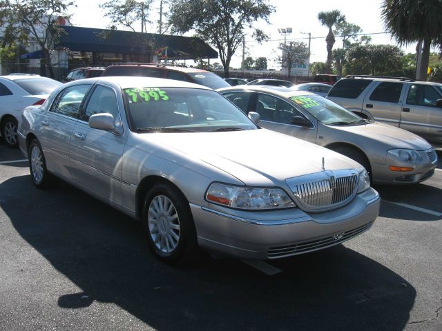 Lincoln Town Car 2005 photo 1