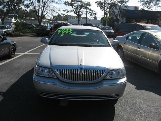 Lincoln Town Car 2005 photo 2