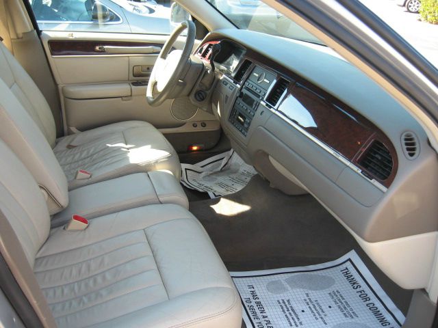 Lincoln Town Car 2005 photo 4