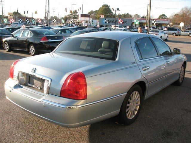 Lincoln Town Car 2005 photo 1