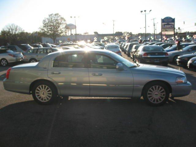 Lincoln Town Car 2005 photo 2