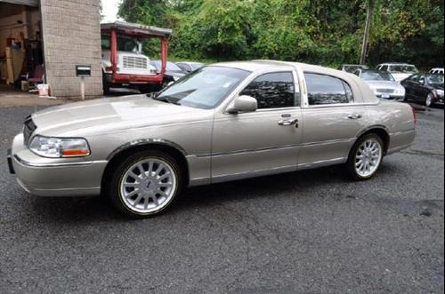 Lincoln Town Car 2006 photo 2