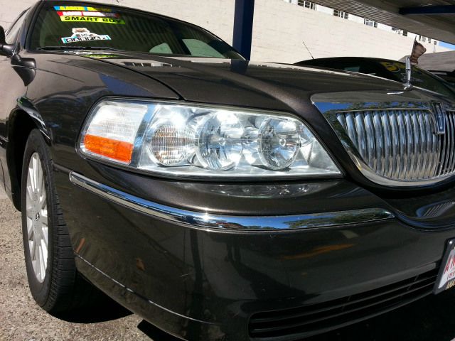 Lincoln Town Car 2006 photo 2