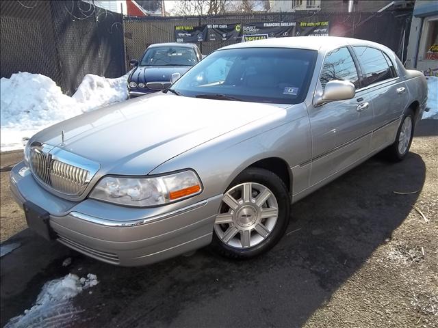 Lincoln Town Car DOWN 4.9 WAC Sedan