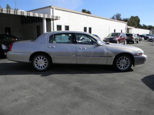 Lincoln Town Car 2006 photo 2