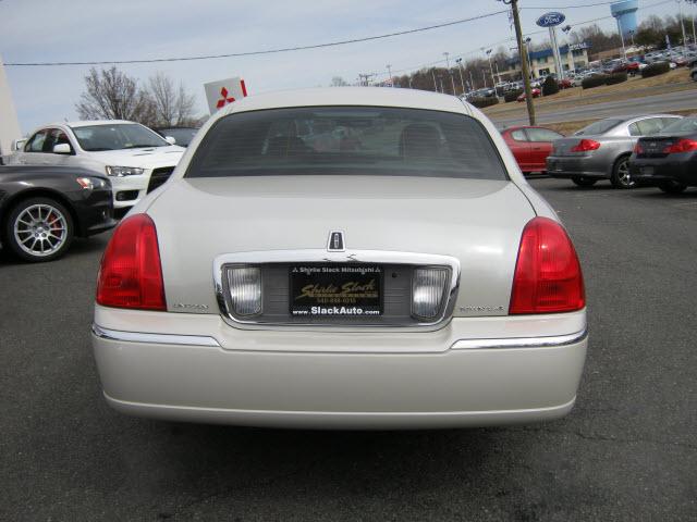 Lincoln Town Car 2006 photo 3