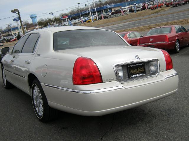 Lincoln Town Car 2006 photo 4