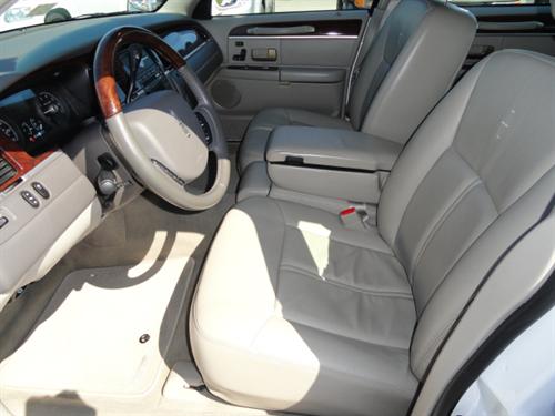 Lincoln Town Car 2006 photo 2