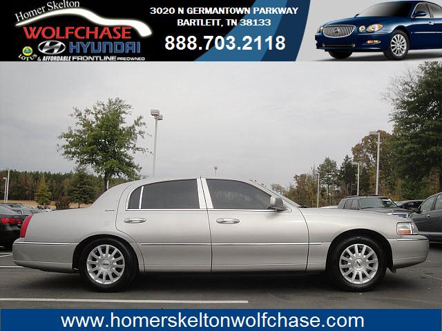 Lincoln Town Car DOWN 4.9 WAC Sedan