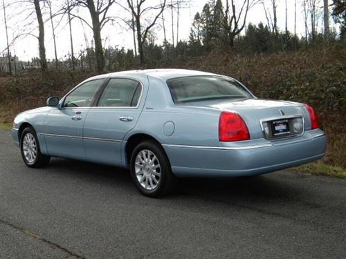 Lincoln Town Car 2006 photo 2