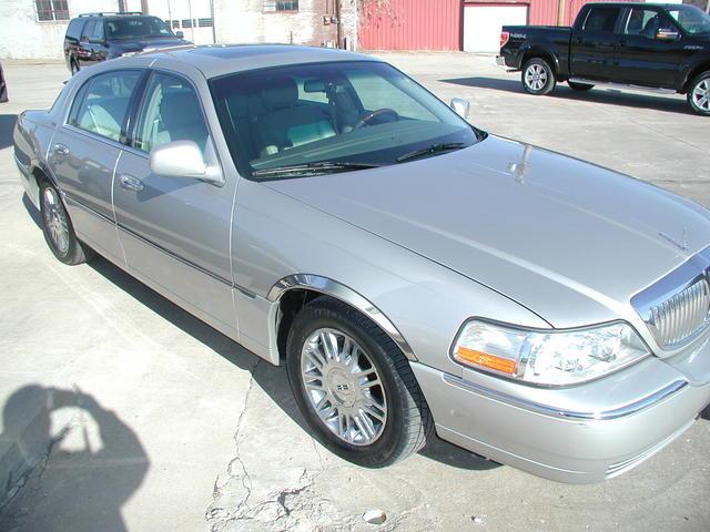 Lincoln Town Car 2006 photo 2