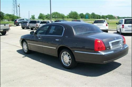 Lincoln Town Car 2006 photo 2