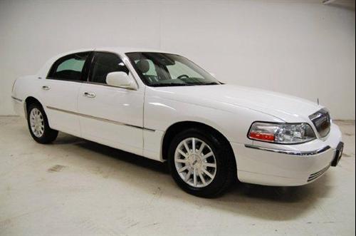 Lincoln Town Car 2006 photo 2