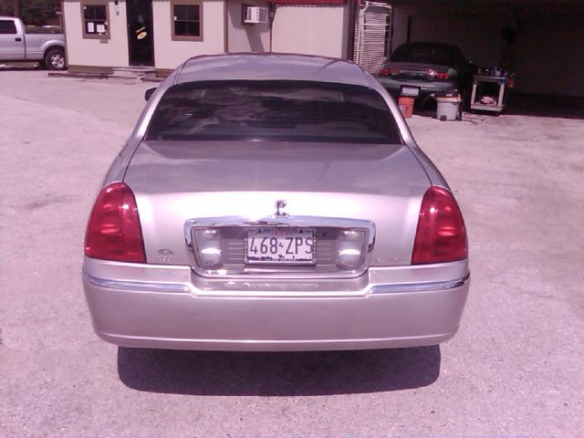 Lincoln Town Car DOWN 4.9 WAC Sedan