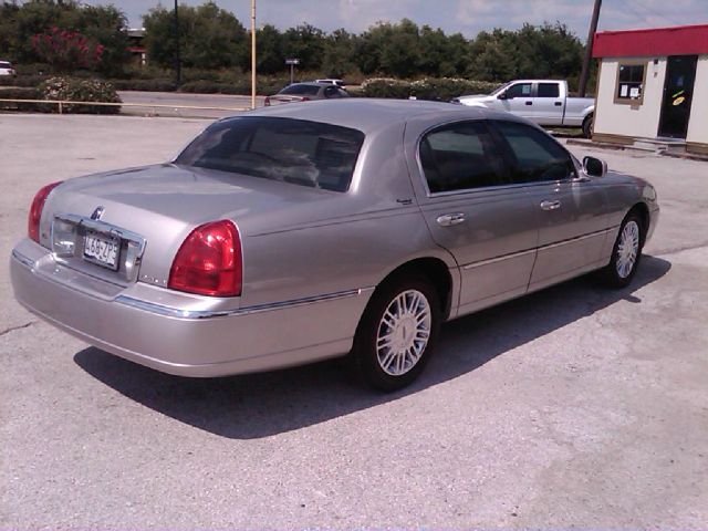 Lincoln Town Car 2006 photo 4