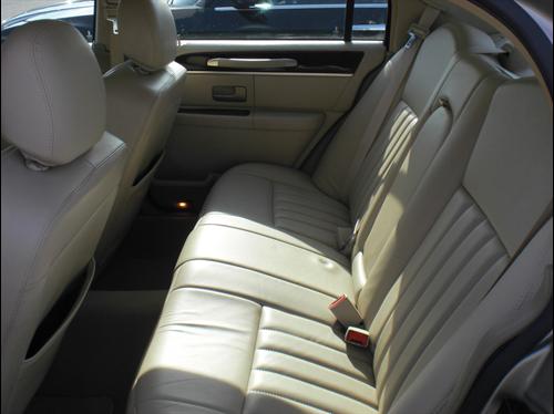 Lincoln Town Car 2006 photo 2
