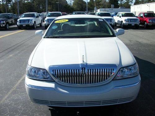 Lincoln Town Car 2006 photo 1