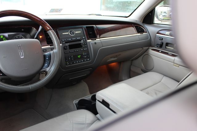 Lincoln Town Car 2002 Tii Sedan