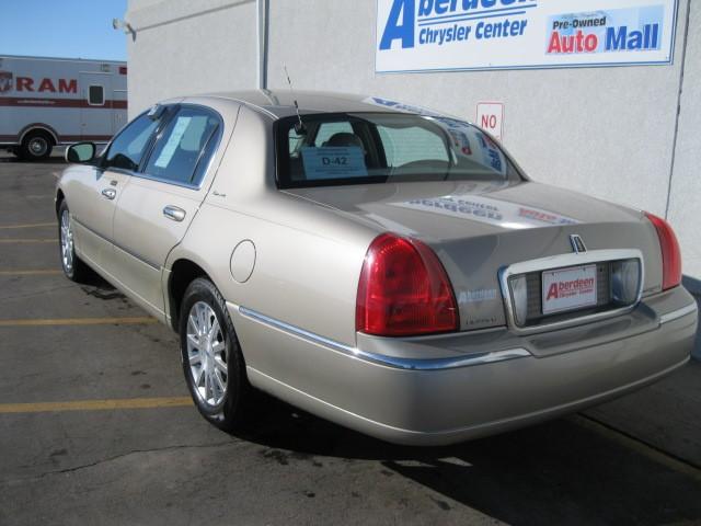 Lincoln Town Car 2006 photo 4