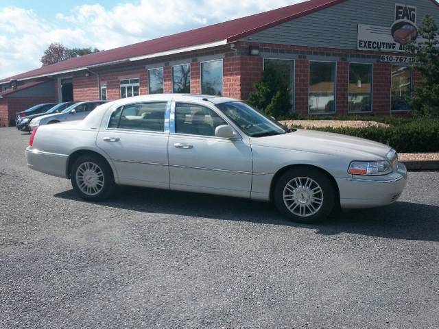 Lincoln Town Car SE KING CAB MT Sedan