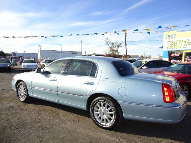 Lincoln Town Car 2006 photo 2