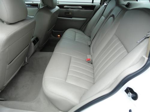 Lincoln Town Car 2006 photo 2