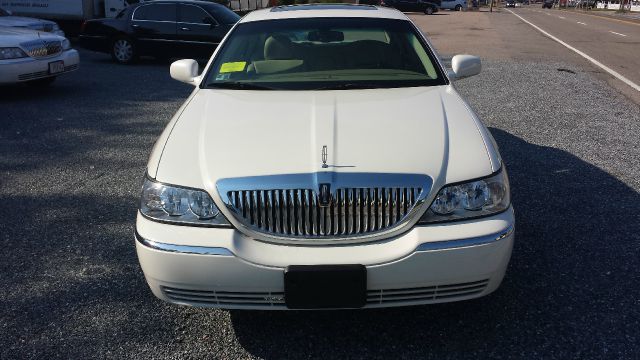 Lincoln Town Car 2006 photo 2