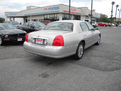 Lincoln Town Car 2006 photo 2