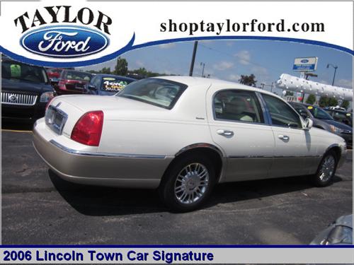 Lincoln Town Car 2006 photo 2