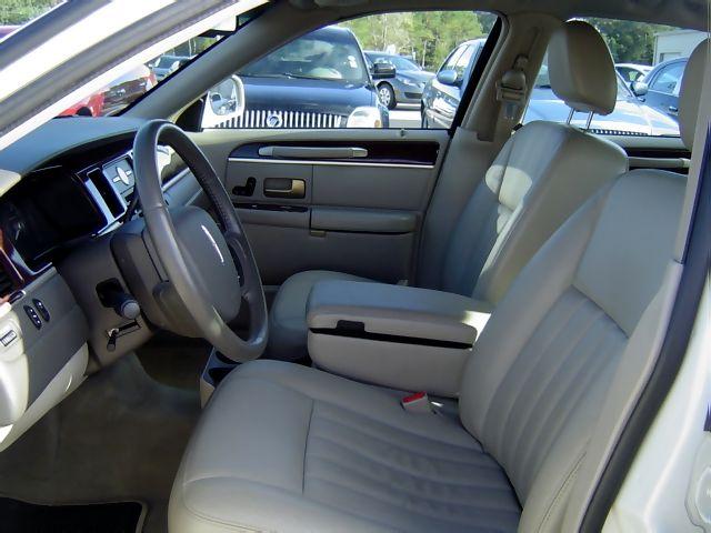 Lincoln Town Car 2006 photo 2