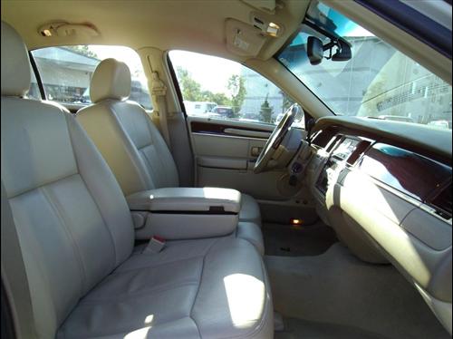 Lincoln Town Car 2006 photo 2