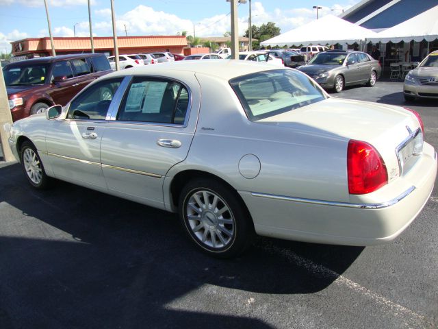 Lincoln Town Car 2006 photo 2