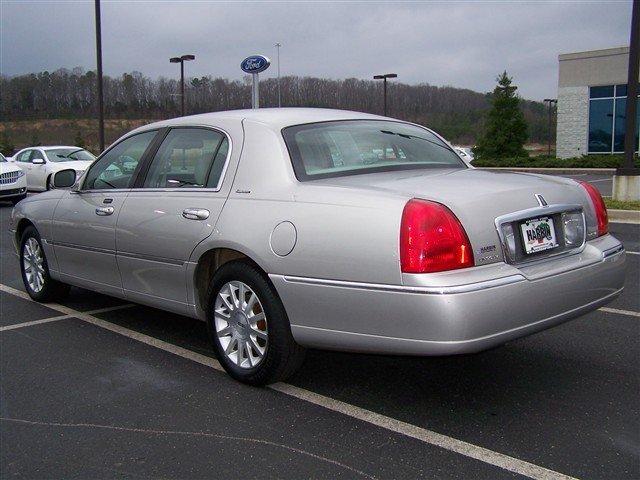 Lincoln Town Car 2006 photo 2