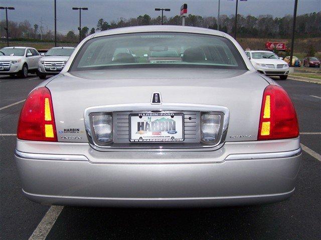 Lincoln Town Car 2006 photo 3