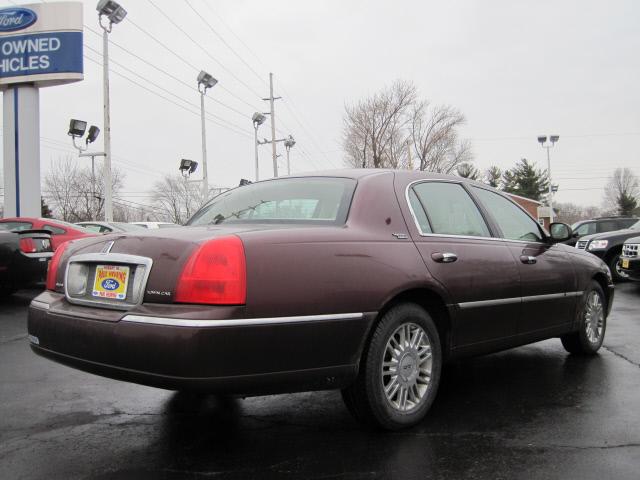 Lincoln Town Car 2006 photo 2