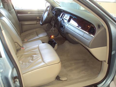 Lincoln Town Car 2006 photo 2