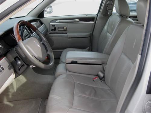 Lincoln Town Car 2006 photo 2