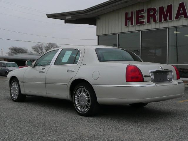 Lincoln Town Car 2006 photo 4