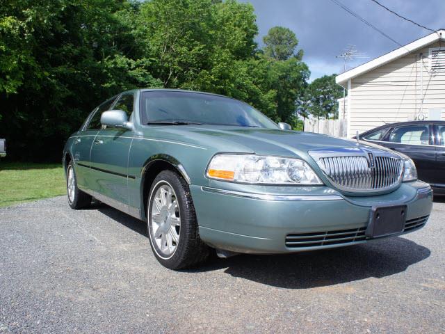 Lincoln Town Car 2006 photo 2