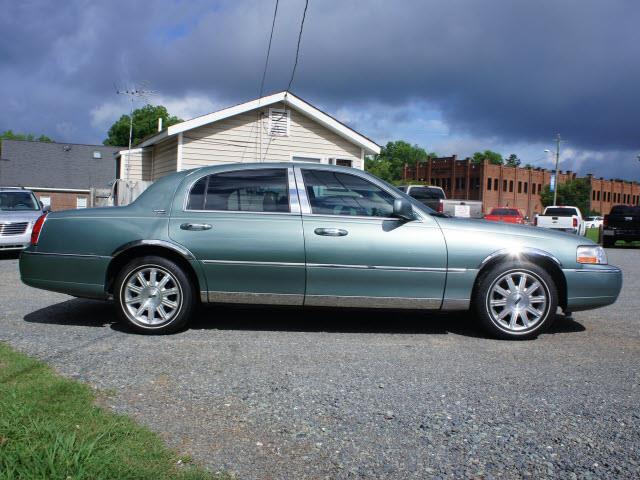 Lincoln Town Car 2006 photo 3