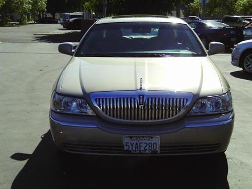 Lincoln Town Car 2006 photo 2