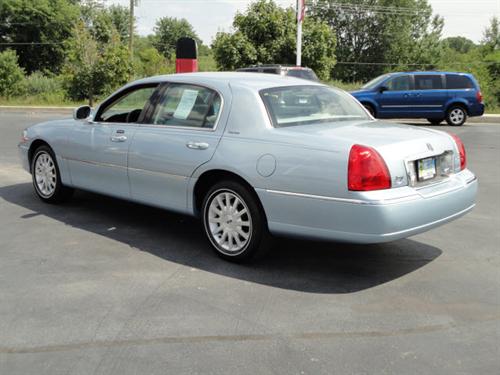 Lincoln Town Car 2006 photo 2