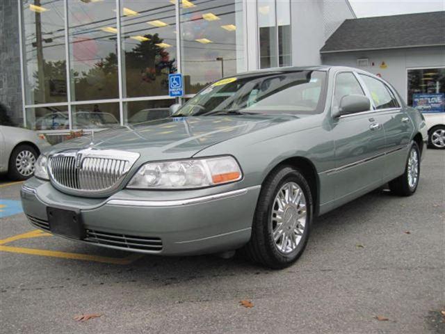 Lincoln Town Car Glx-sunroof-low Miles Sedan