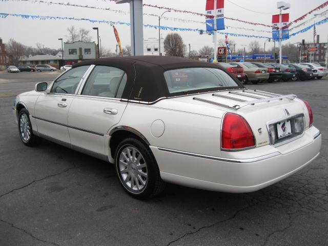 Lincoln Town Car 2007 photo 2