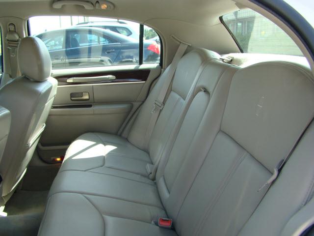 Lincoln Town Car 2007 photo 2