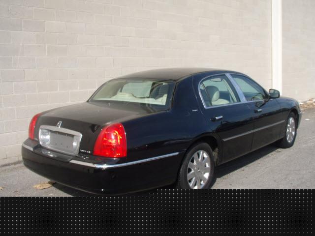 Lincoln Town Car 2007 photo 2