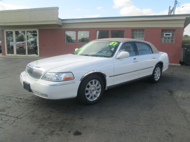 Lincoln Town Car 2007 photo 2