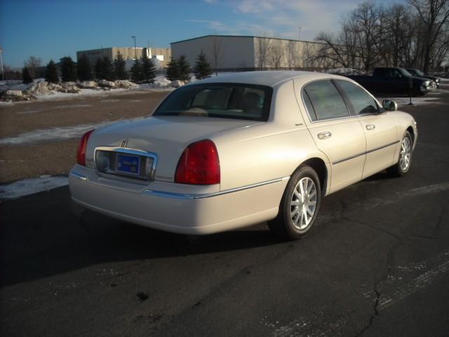 Lincoln Town Car 2007 photo 2